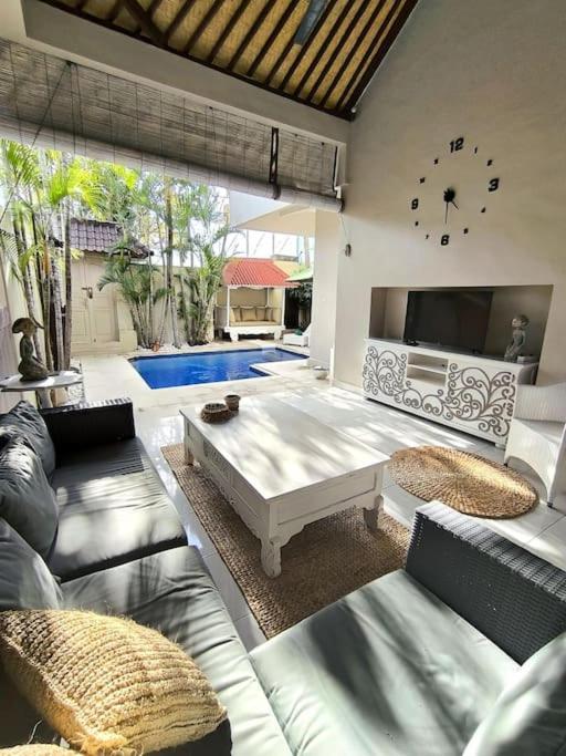 Cute 2Br Villa In The Heart Of Seminyak Exterior photo